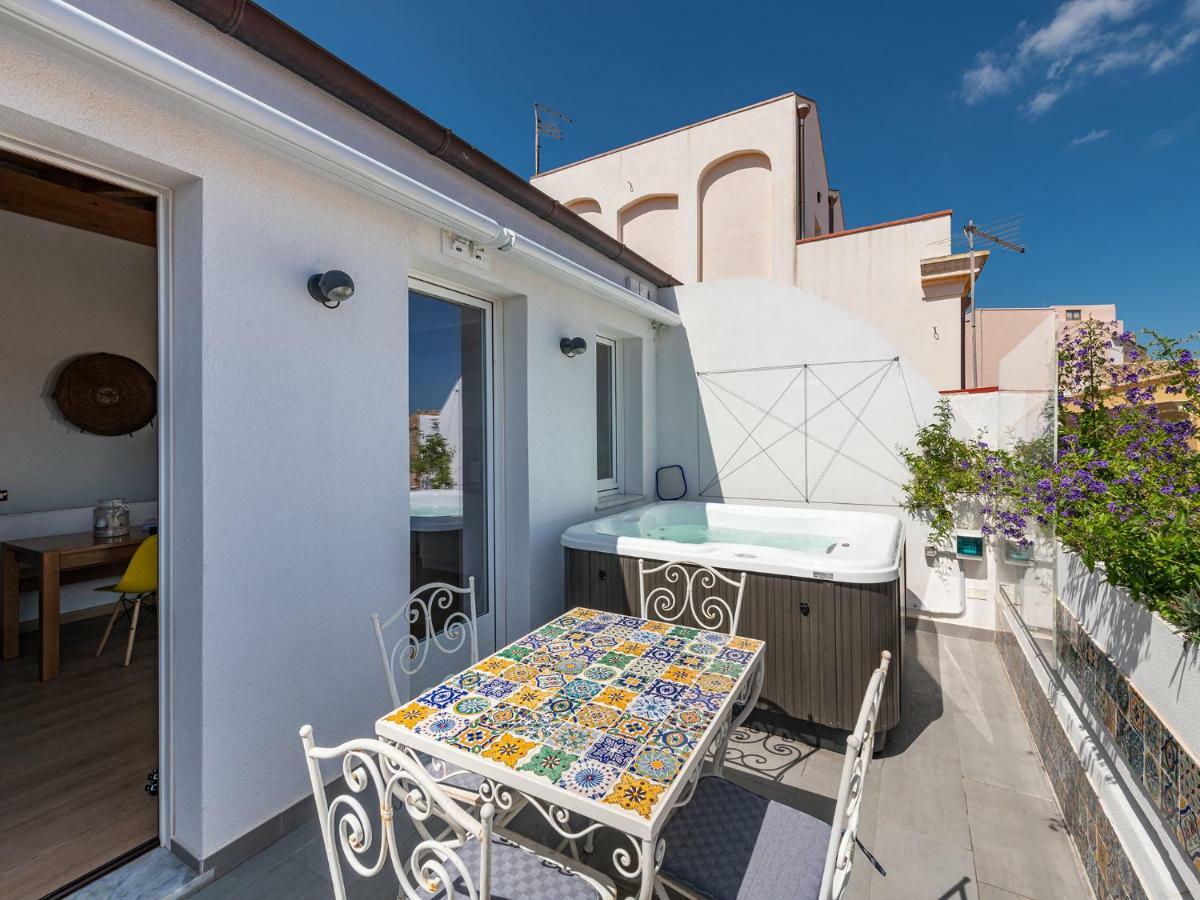 "Bea'S Terrace" - Private Jacuzzi And Panoramic Rooftop In The City Centre كالياري المظهر الخارجي الصورة